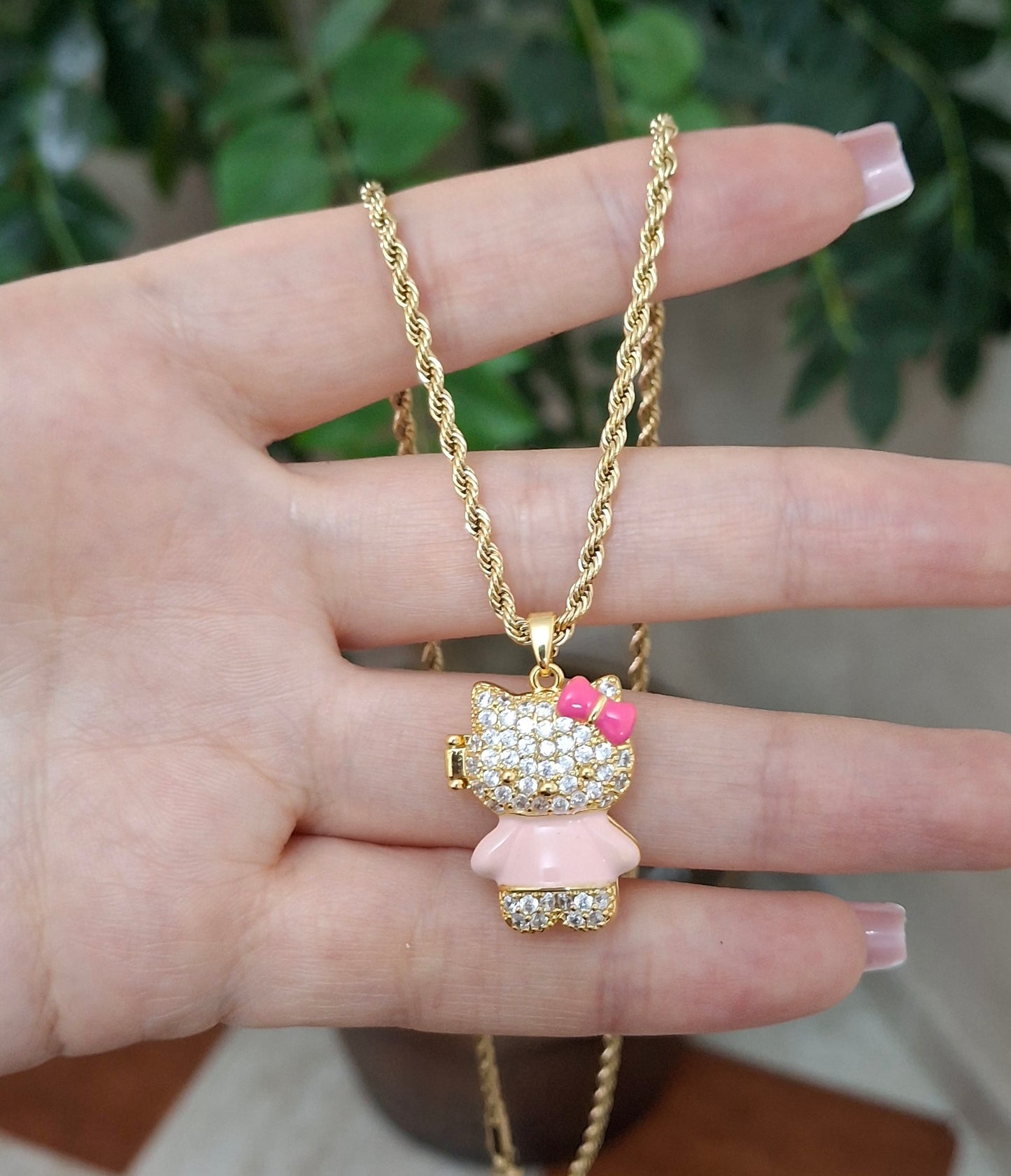 chaine avec pendentif HELLO KITTY en acier inoxydable